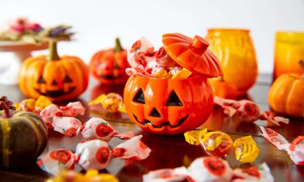 L’histoire des bonbons d’Halloween : un voyage sucré à travers les âges